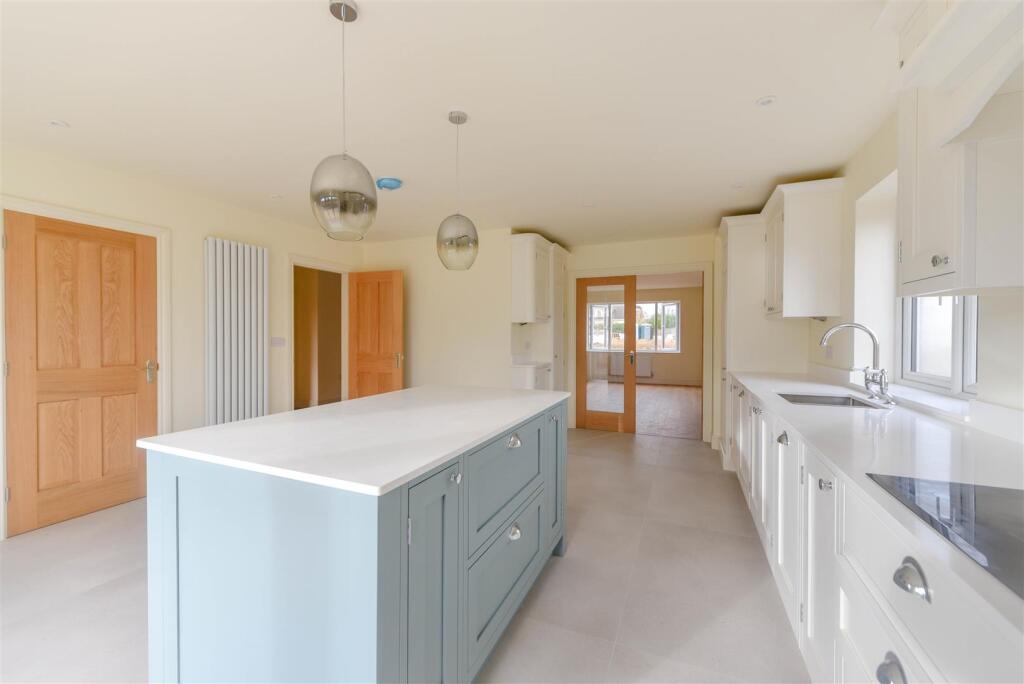 KITCHEN/BREAKFAST ROOM