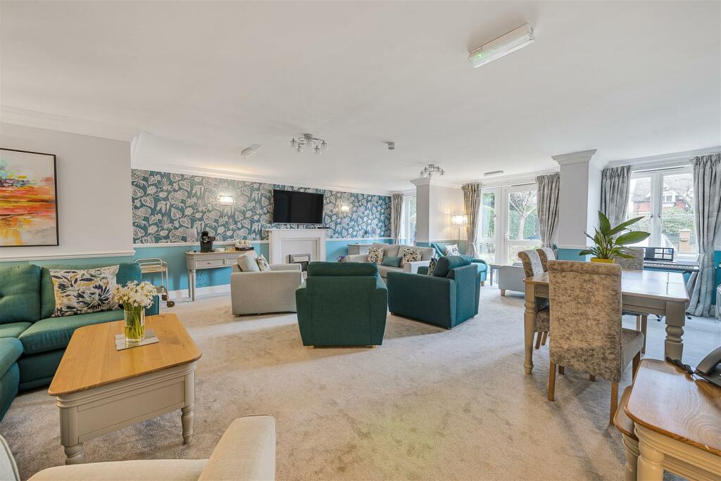 Owners Lounge.jpg