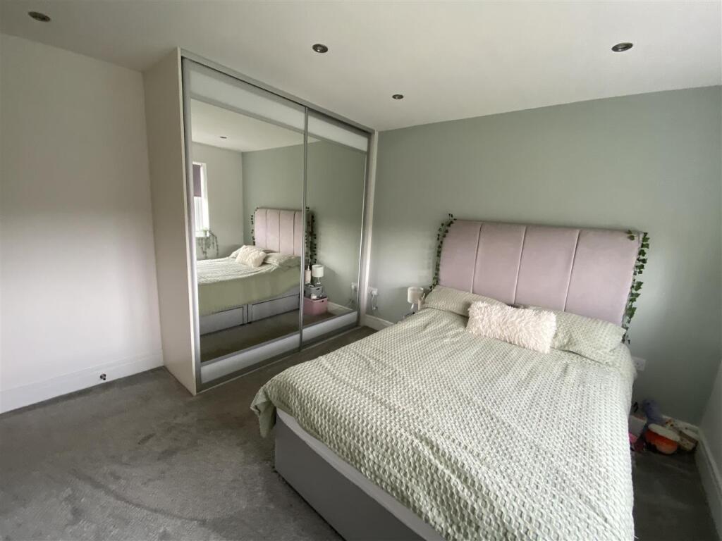 Bedroom no.2 rear double: