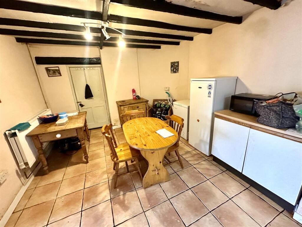 KITCHEN/BREAKFAST ROOM