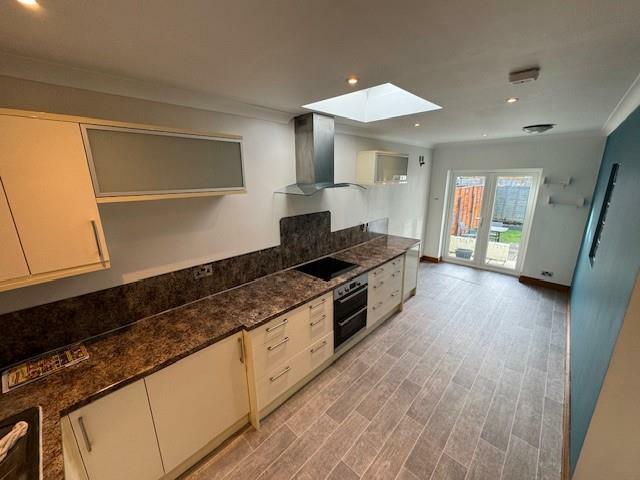 kitchen 2.jpg