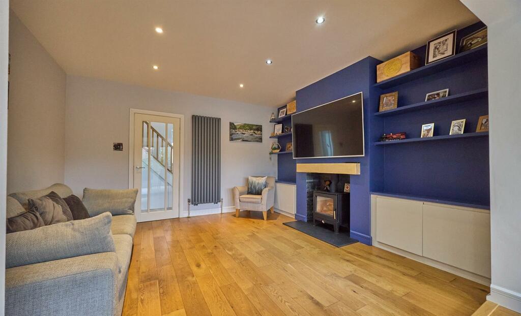 REAR LOUNGE
