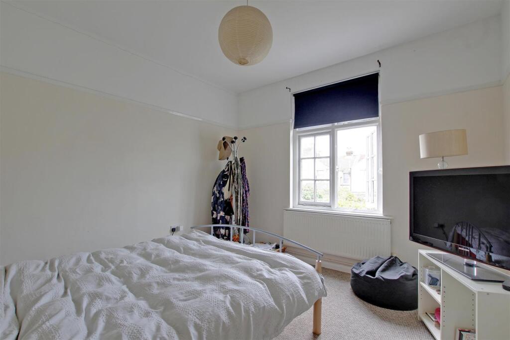 Bed 1.jpg