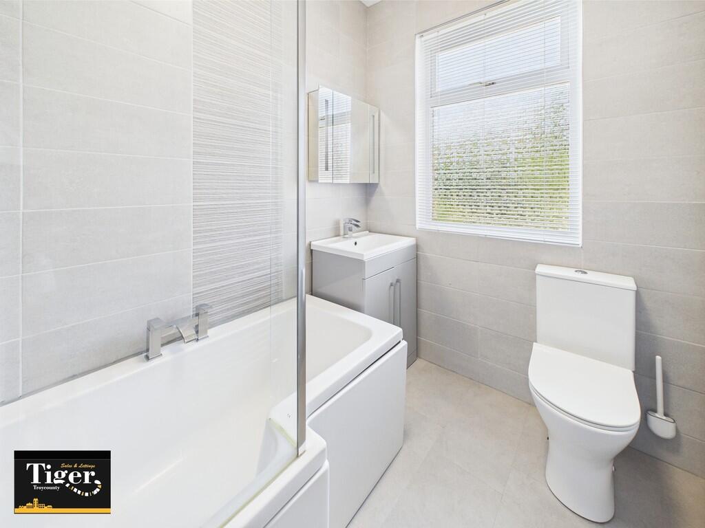 CAM02176G0-PR0586...