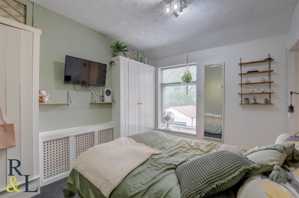 Lyndhurst Rd (3).jpg