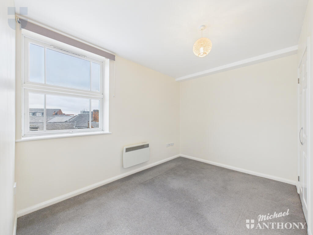 CAM03852G0-PR0453-STILL004