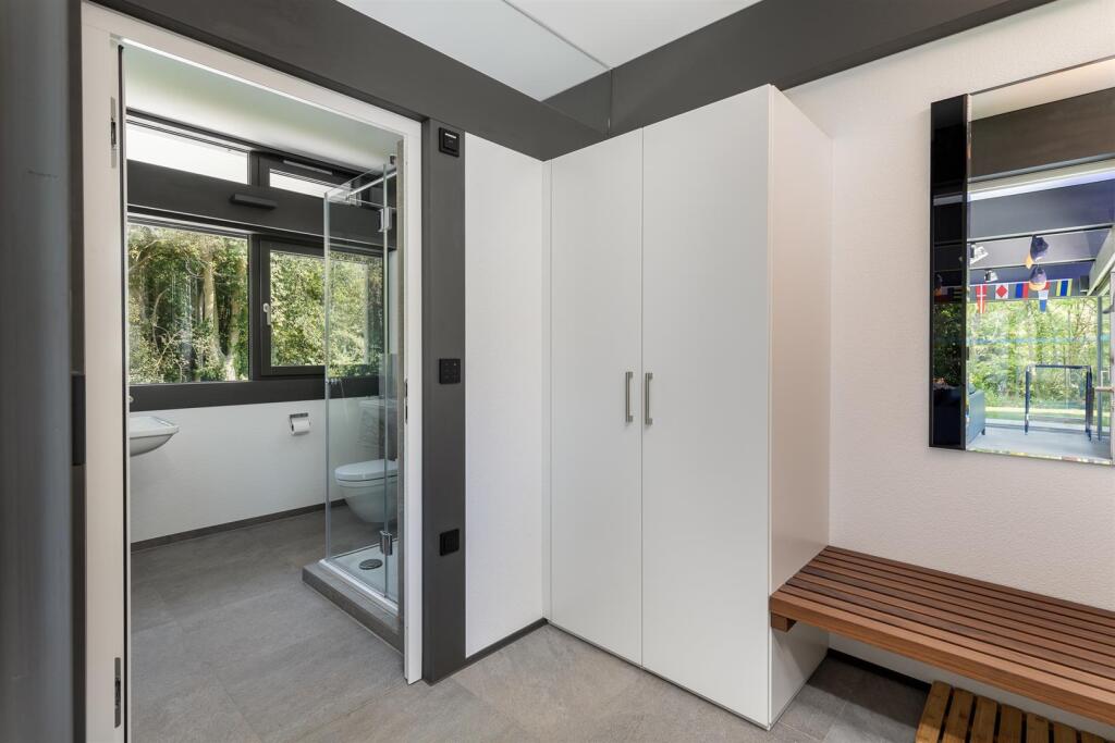 Changing Room &amp; Shower Room