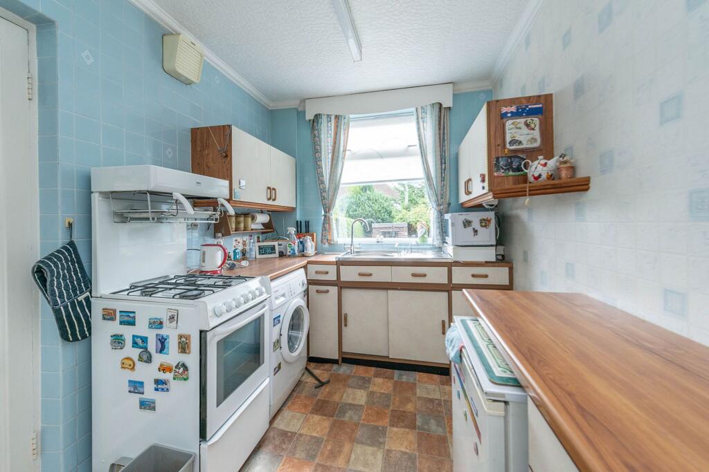 KITCHEN. LIVING ROOM AND DINER