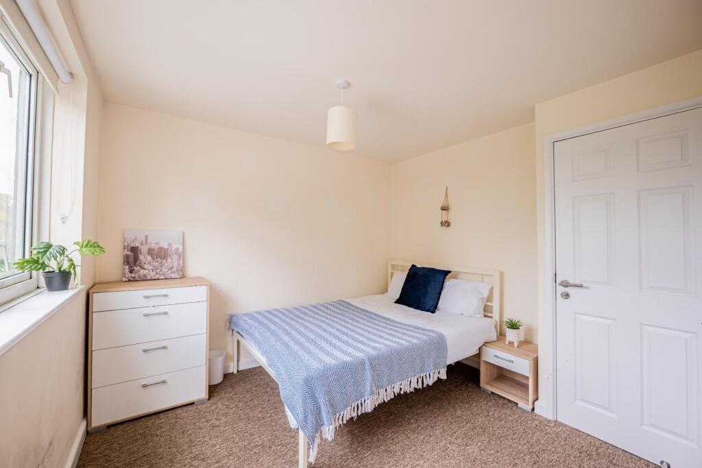 6 Stanway Close BA2 2UR-25.jpg