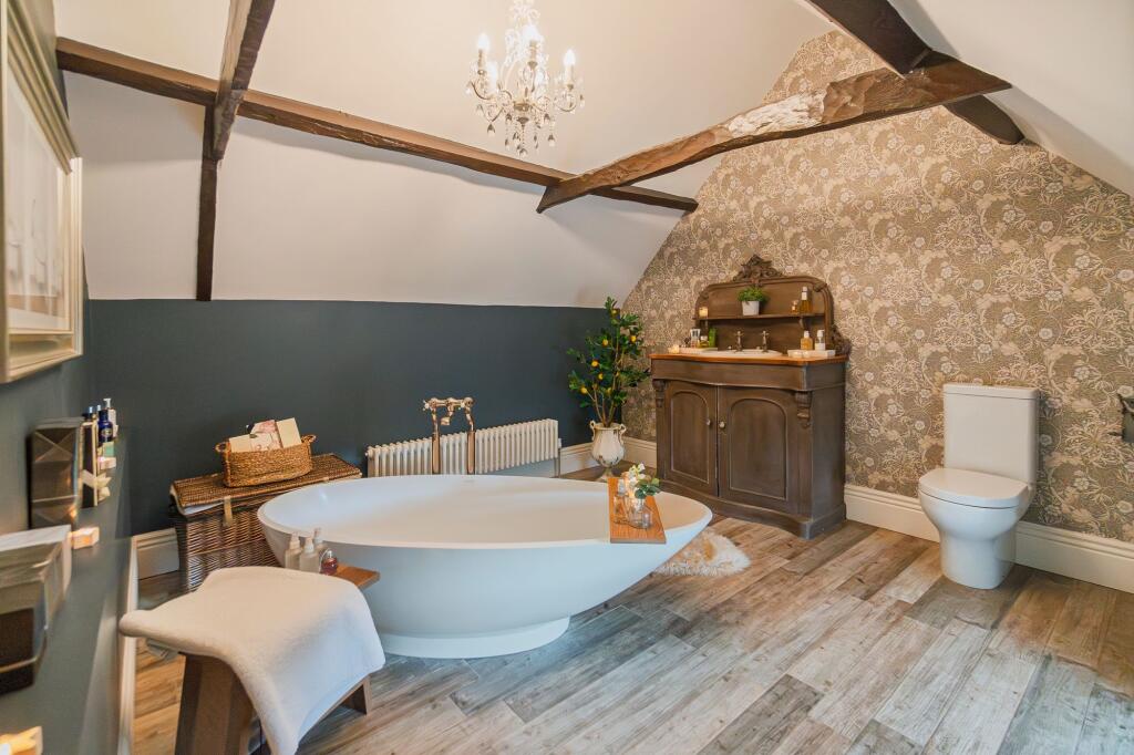 Principal Spa-style en-suite