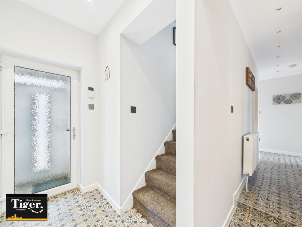 CAM02176G0-PR0552...