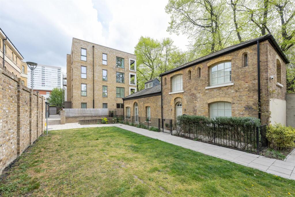 Richard Tress Way, E3