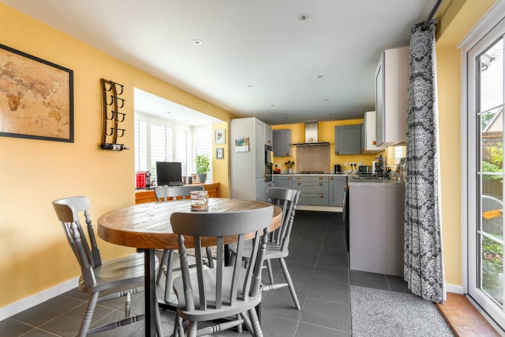Charlwood Drive-5.jpg