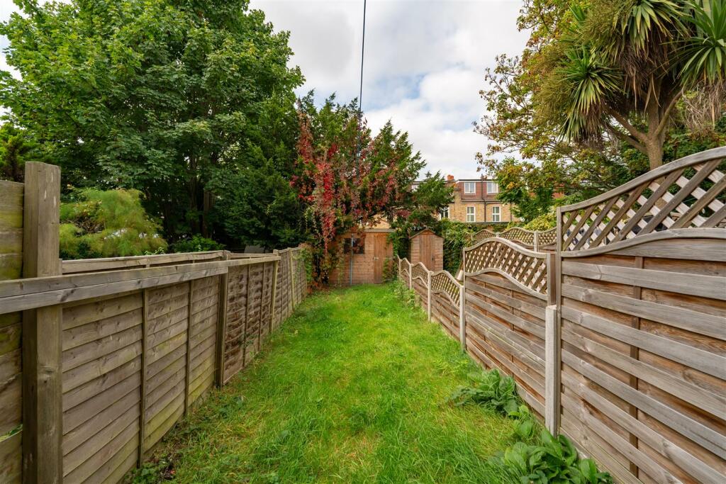 158 Greenford Gard.jpg