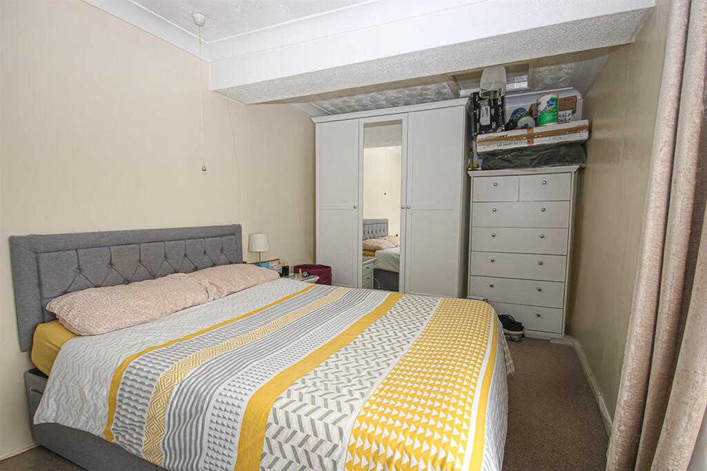 Bed 4 2.jpg