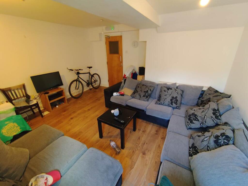 Living room (2)
