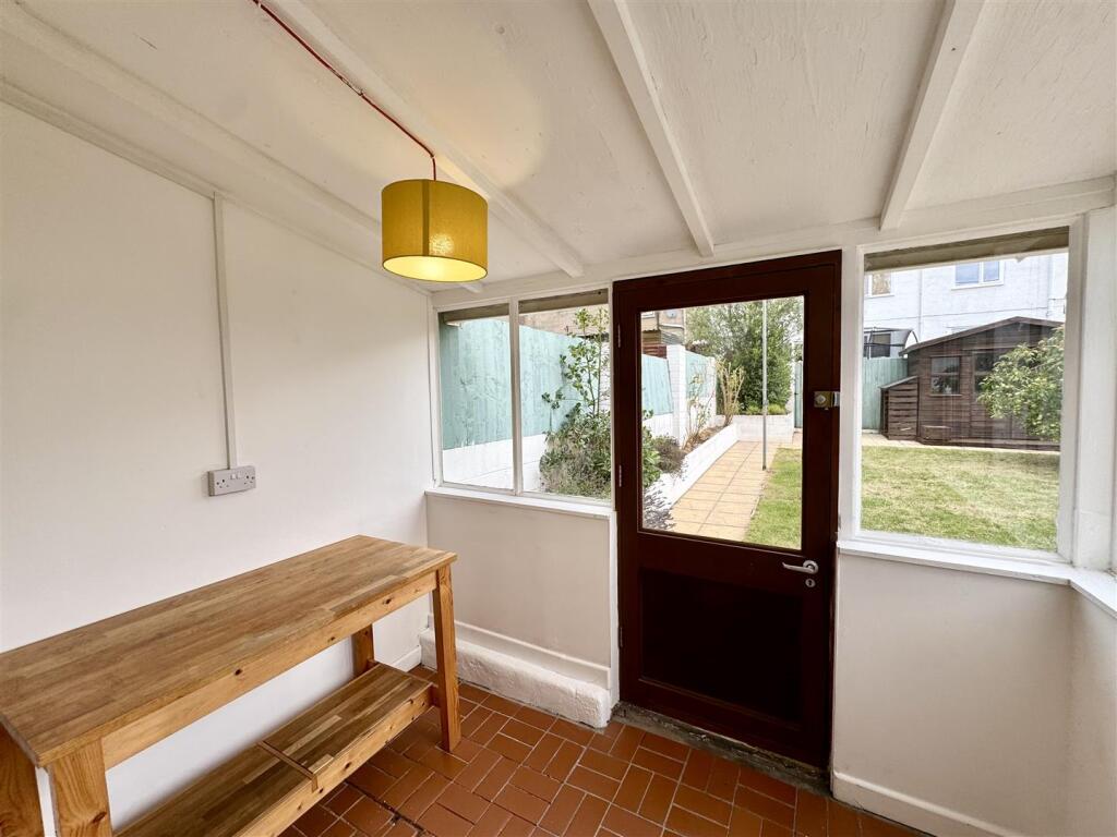 GARDEN ROOM