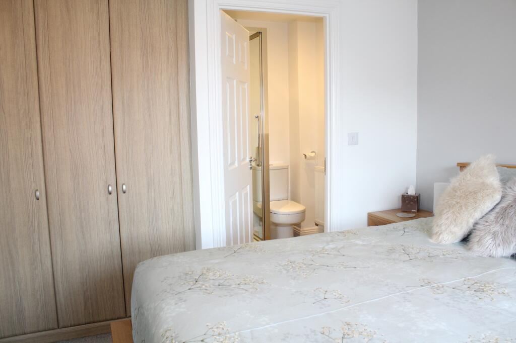 Bedroom 1 Picture 2