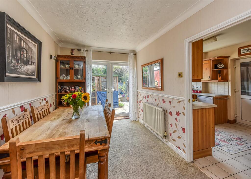20 Wombourne Road-Dining Area.jpg