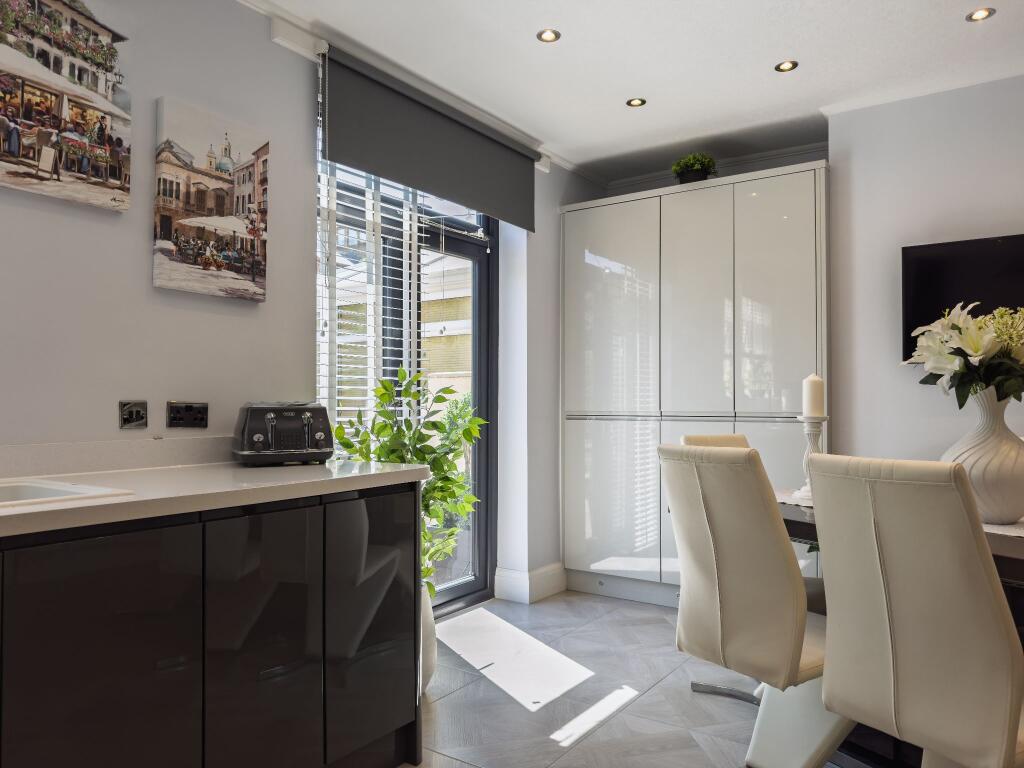 Dining kitchen
