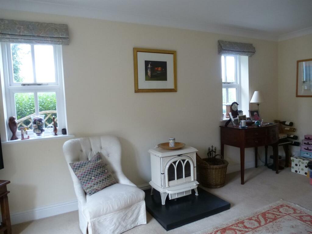 Hawthorn Cottage sitting rm 3.JPG