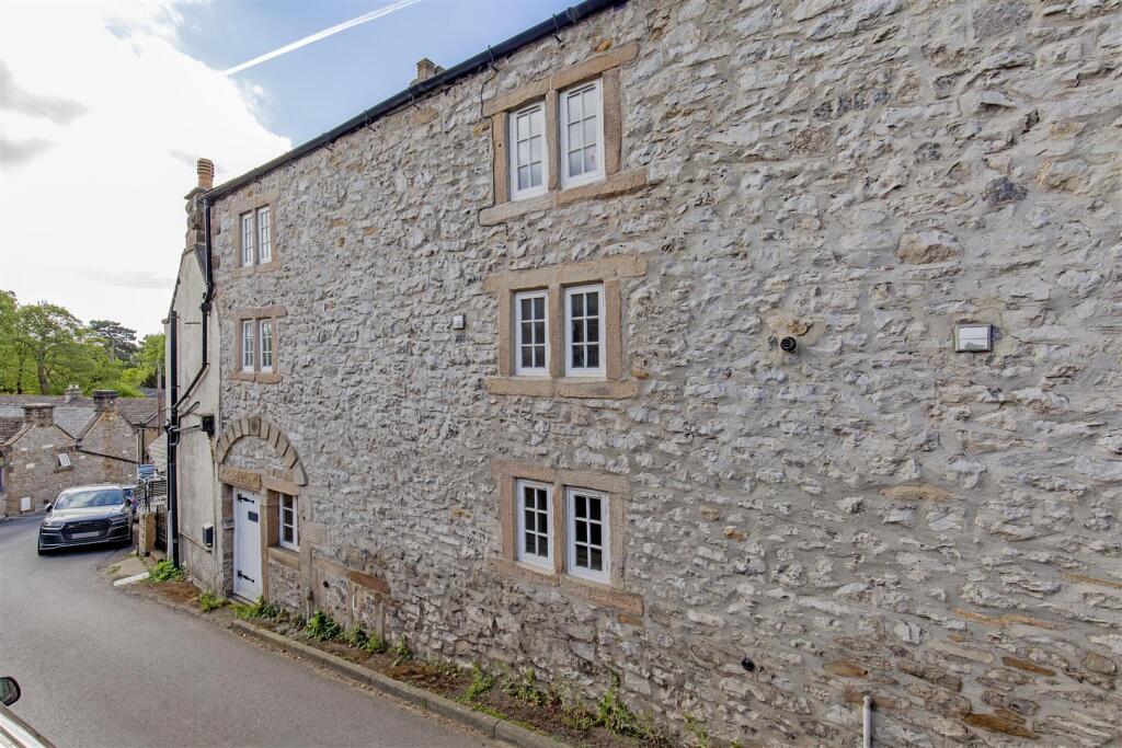 Front External-3.jpg