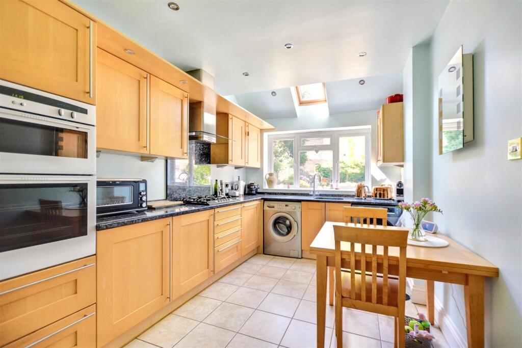 Kitchen_2.jpeg