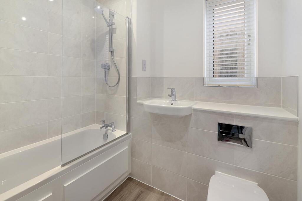 Bathroom (Plot 77)