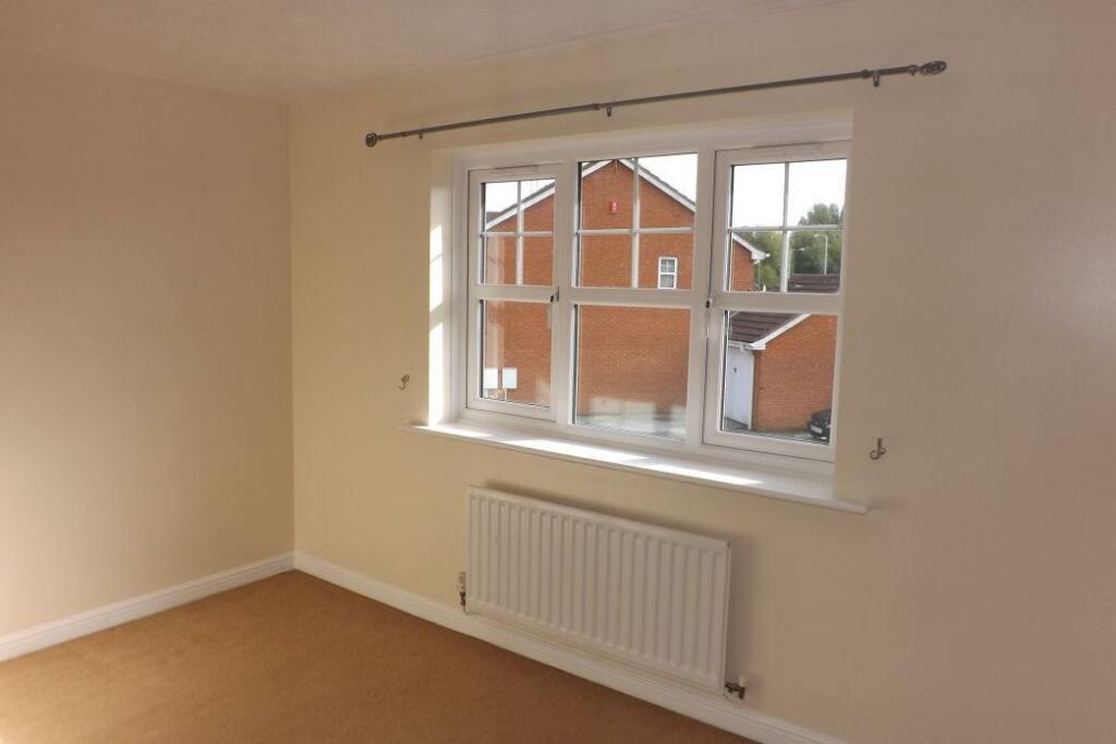 FRONT BEDROOM