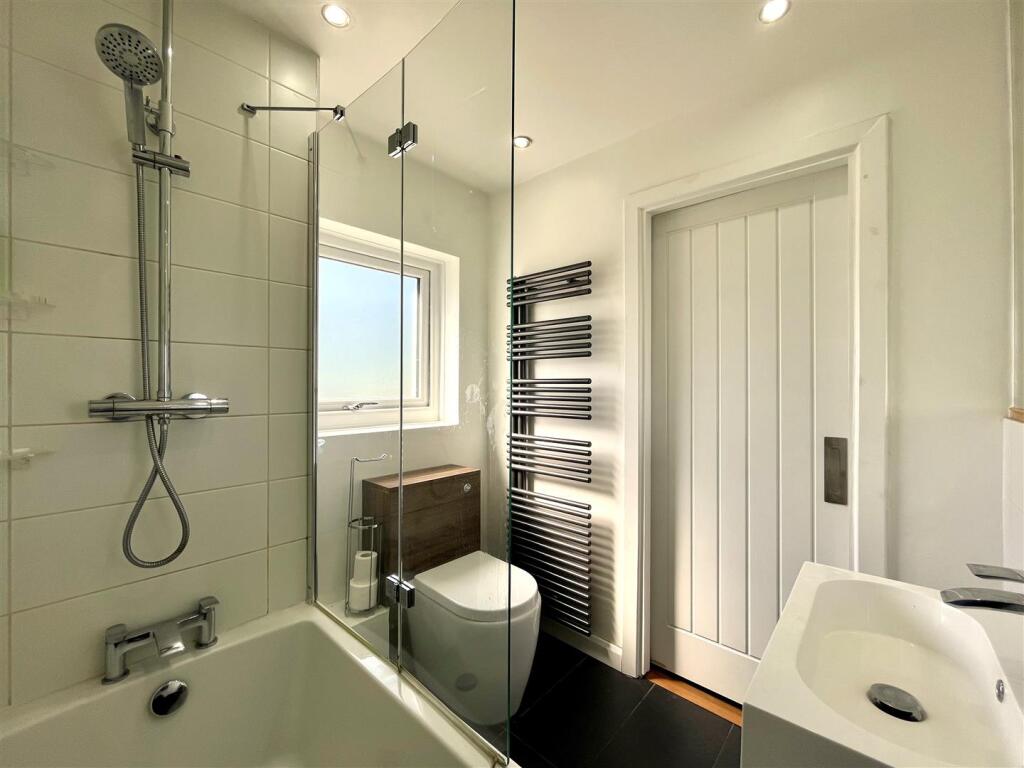 Family Bathroom Aspect 2