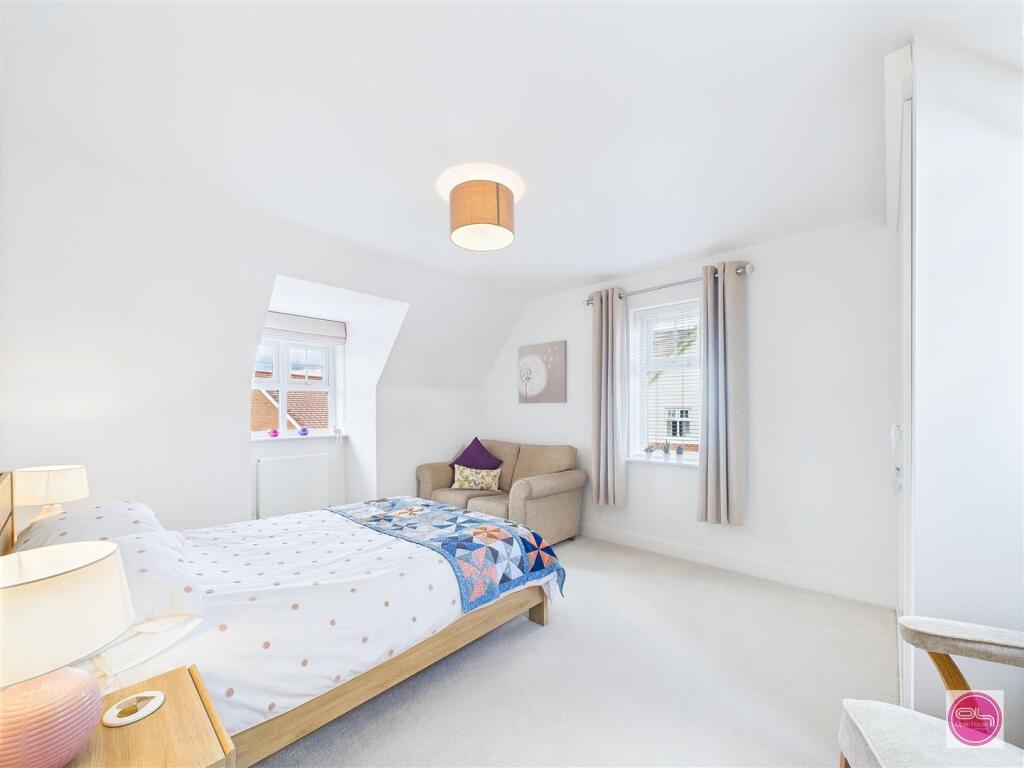 Henley Grove, Church Gresley (31).jpg