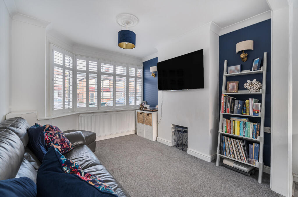 1372705-8-68ff9b9...