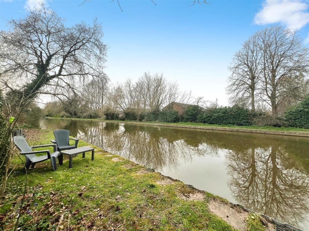 4d7f0dd3-canal 20view.jpg