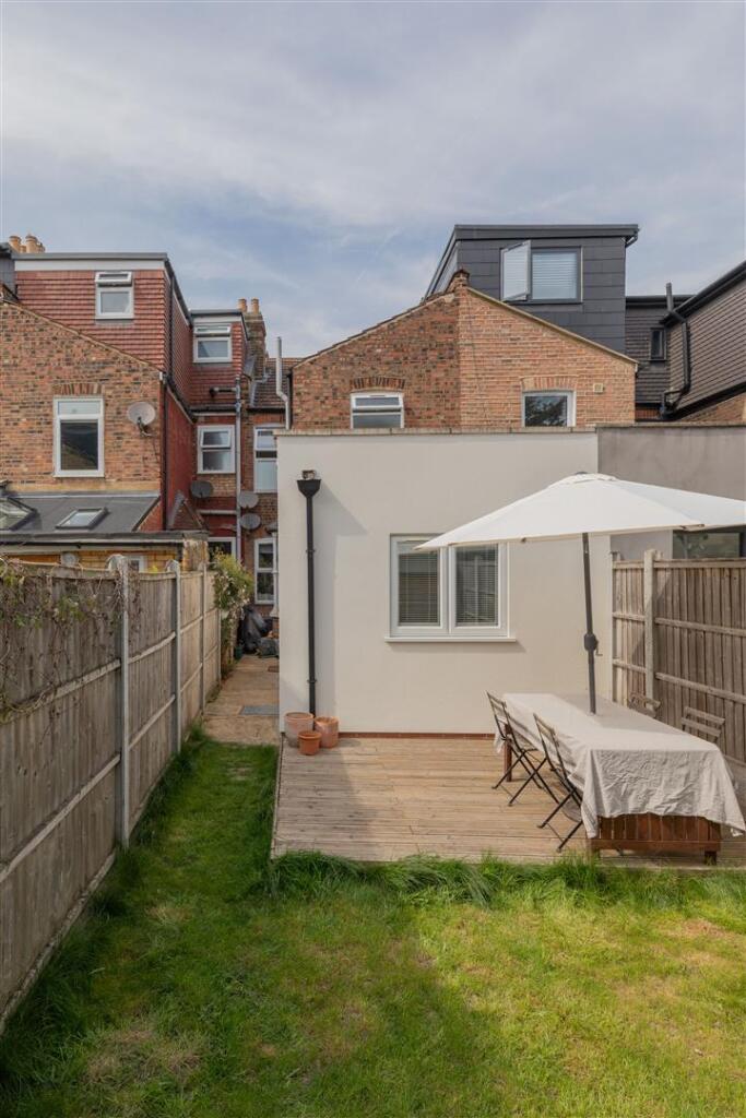 Farmilo Road, E17