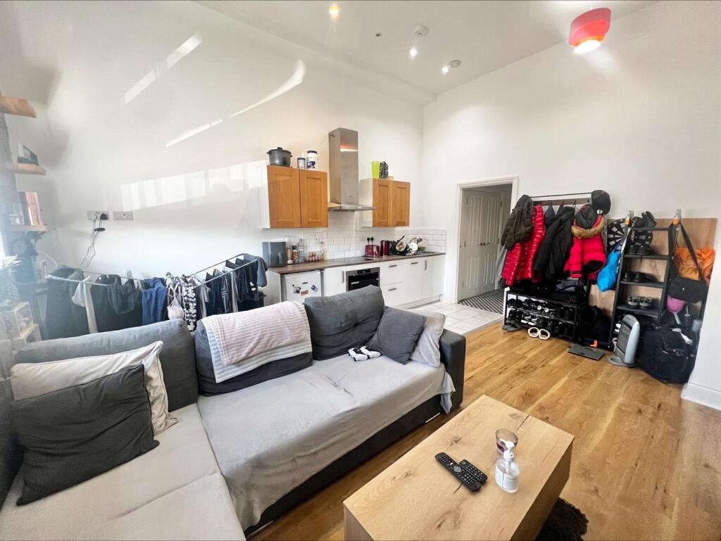 Living room rear shot.jpeg