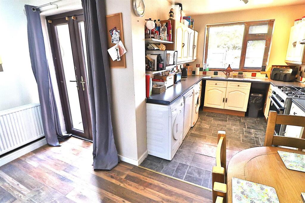 OPEN PLAN DINING KITCHEN