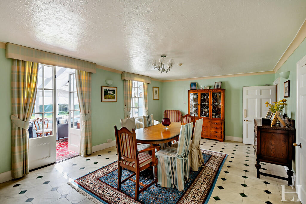 8591206-interiorw...