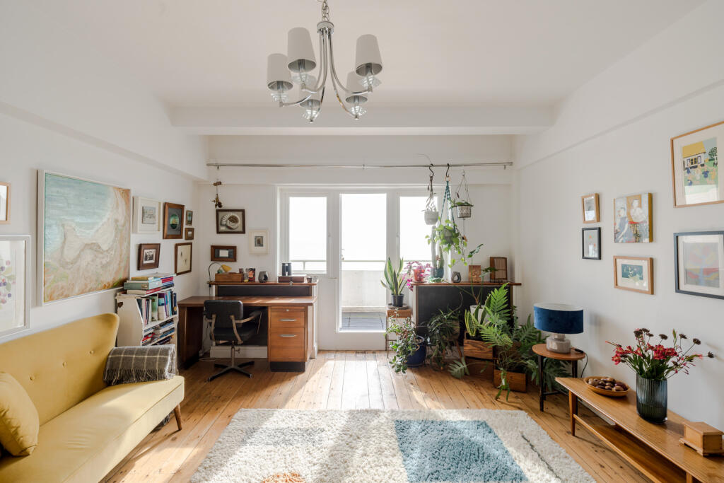 237718 - 98 Marine Court-5.jpg