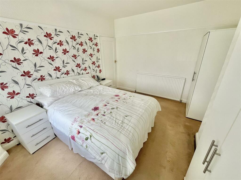 Bedroom 1 Aspect 2.jpg
