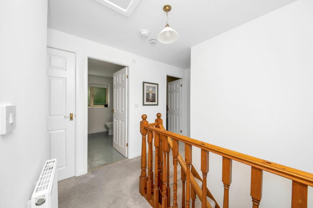 FIRST FLOOR LANDING