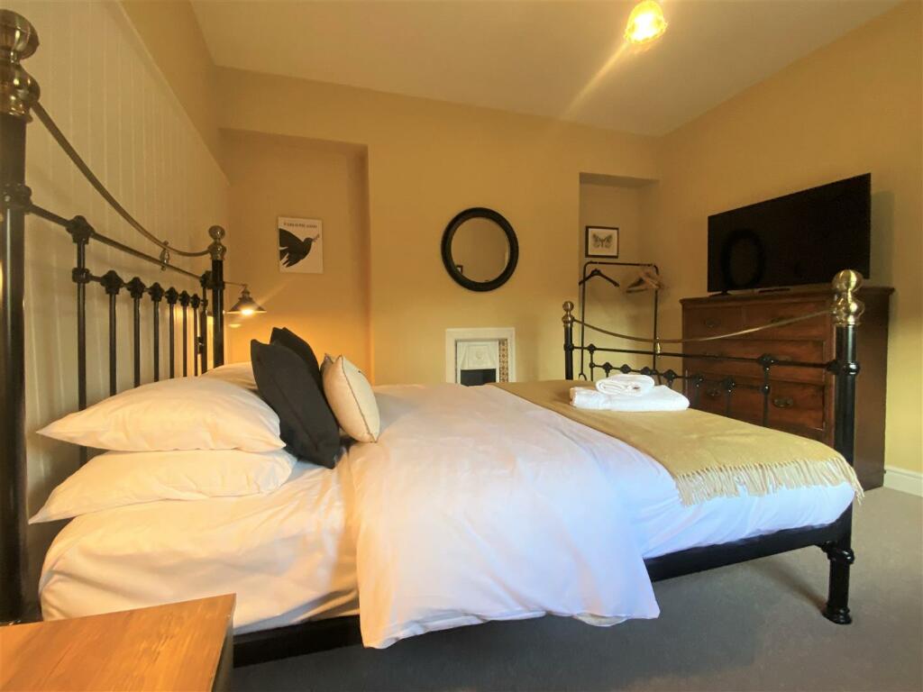 Bedroom One I.jpg