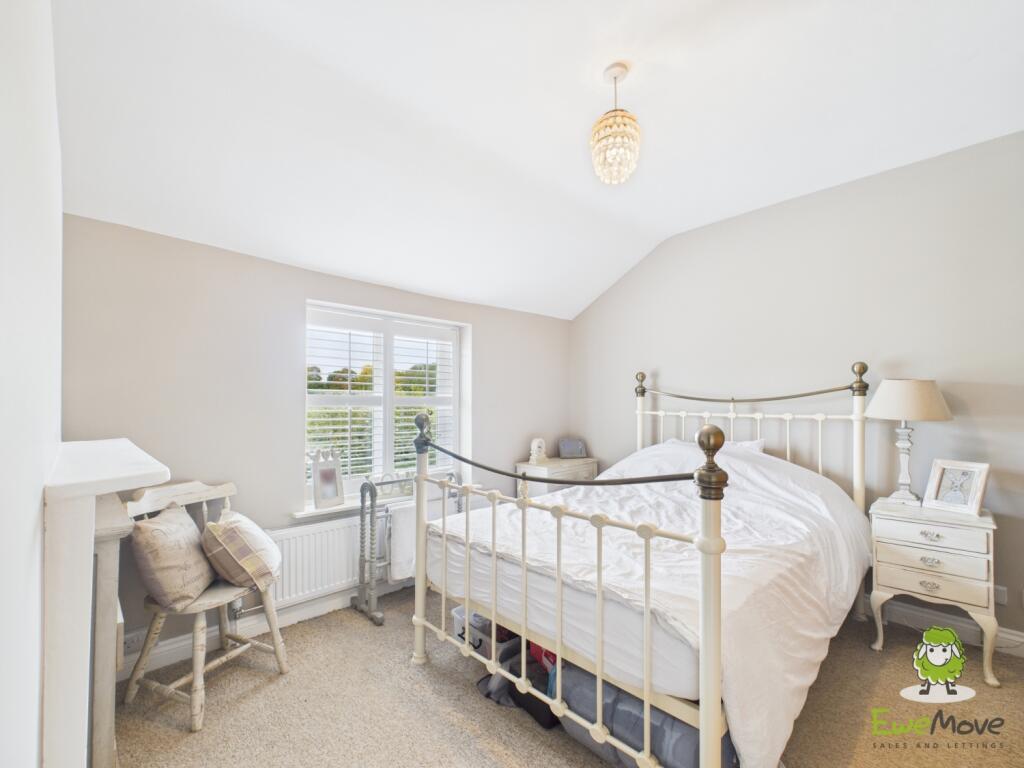 EweMove Estate Agents Basingstoke - Upper Sherbour