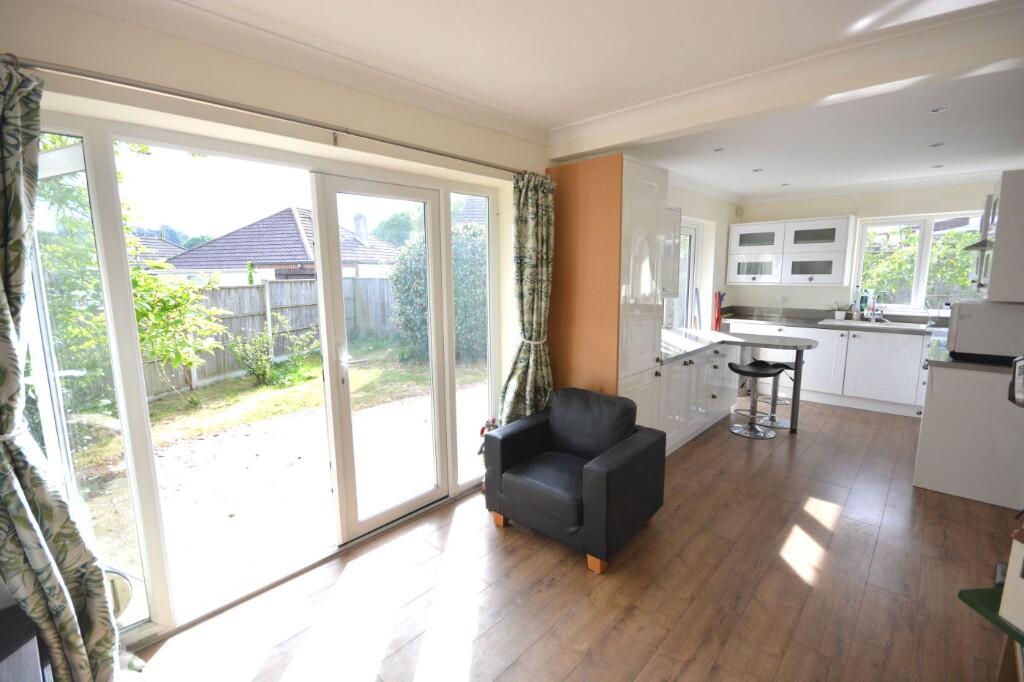 DINING/FAMILY AREA