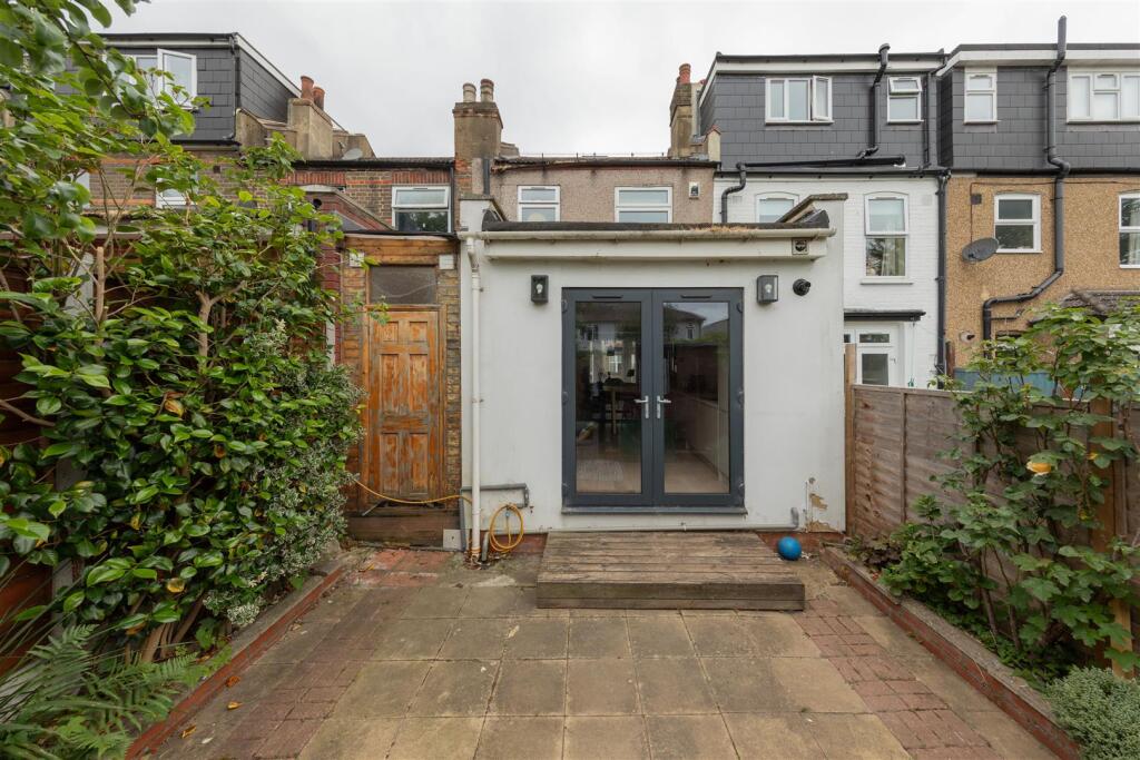 Luton Road, E17