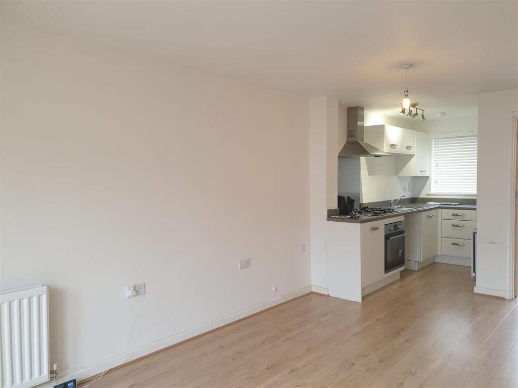 Lounge Kitchen 1.jpg