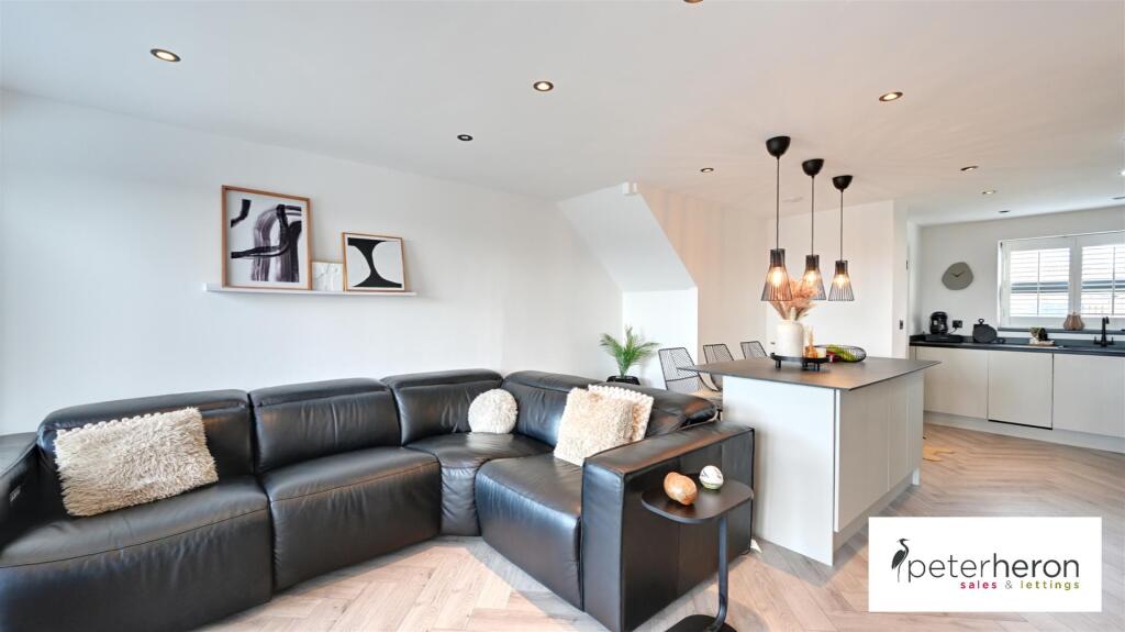 Open Plan Living Area &amp; Kitchen