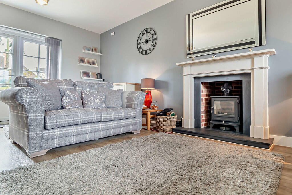 8587091-interior0...