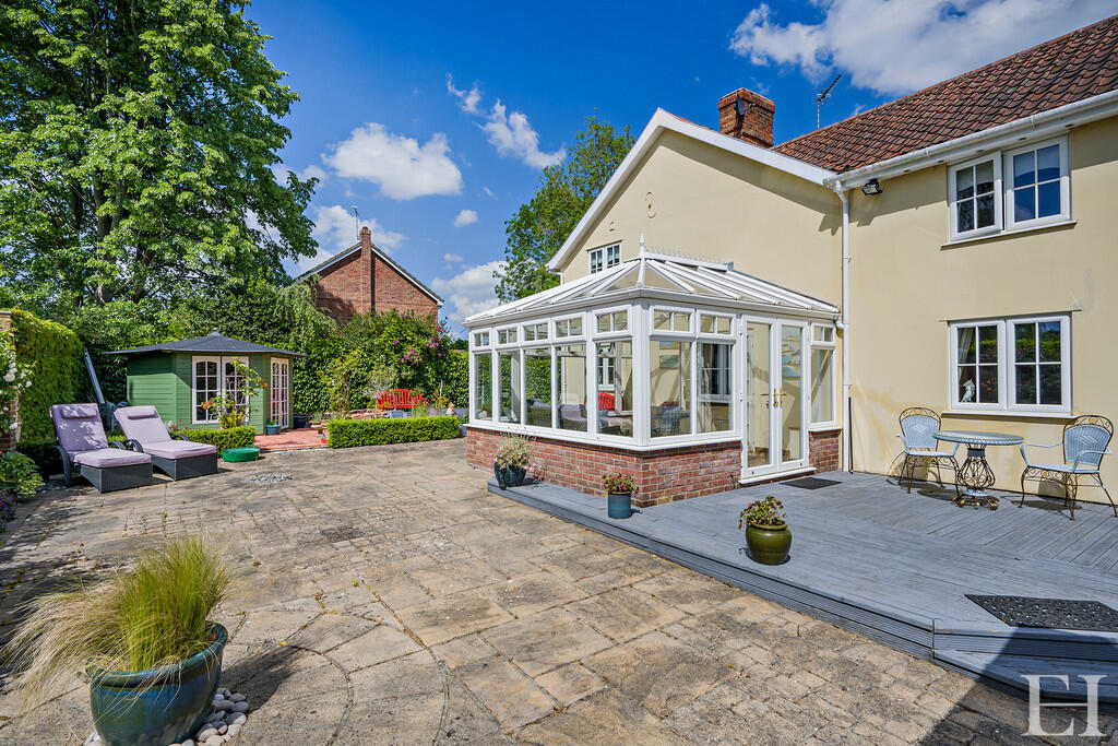 8647829-exteriorW...