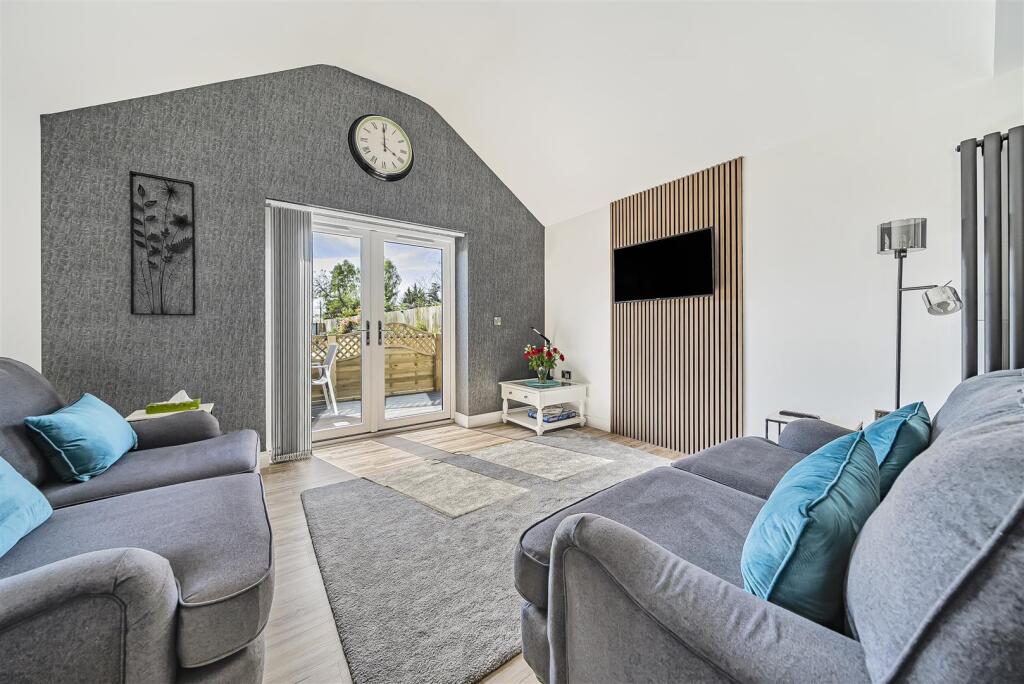 Sitting Room - The Courtyard.jpg