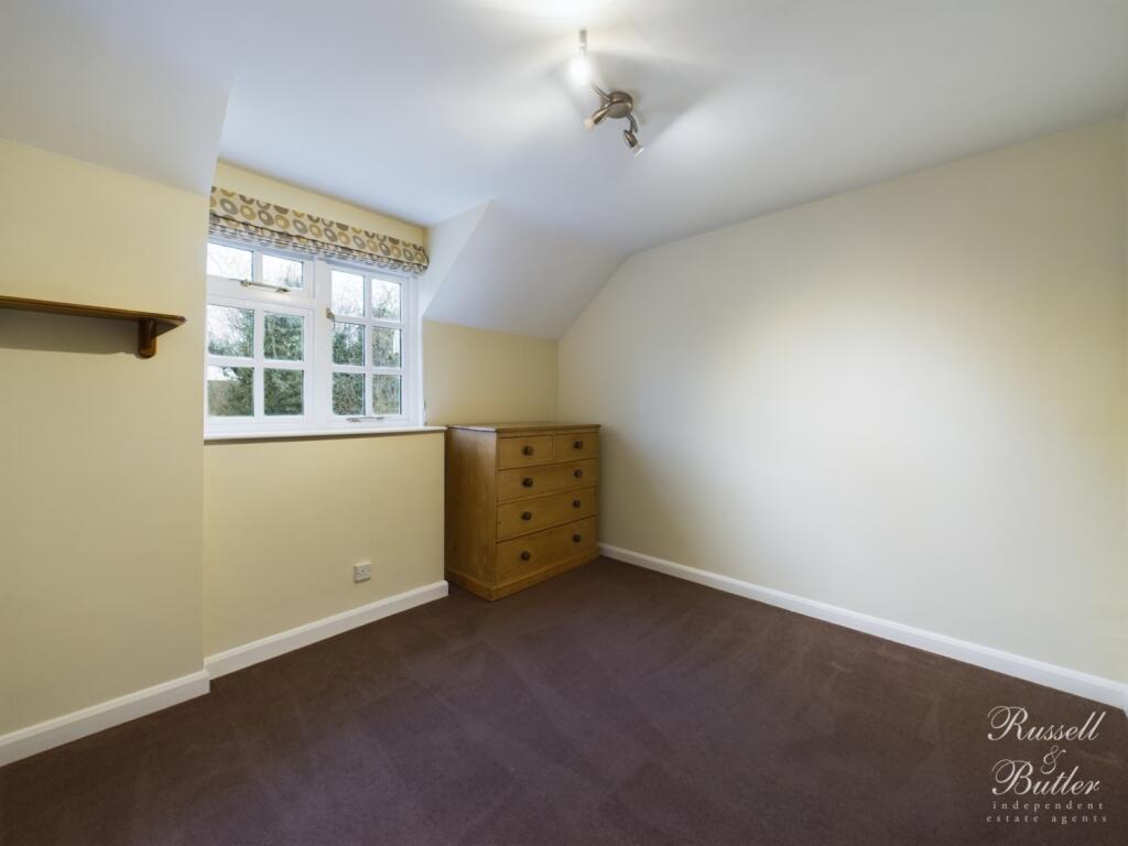 CAM02127G0-PR0228-STILL029